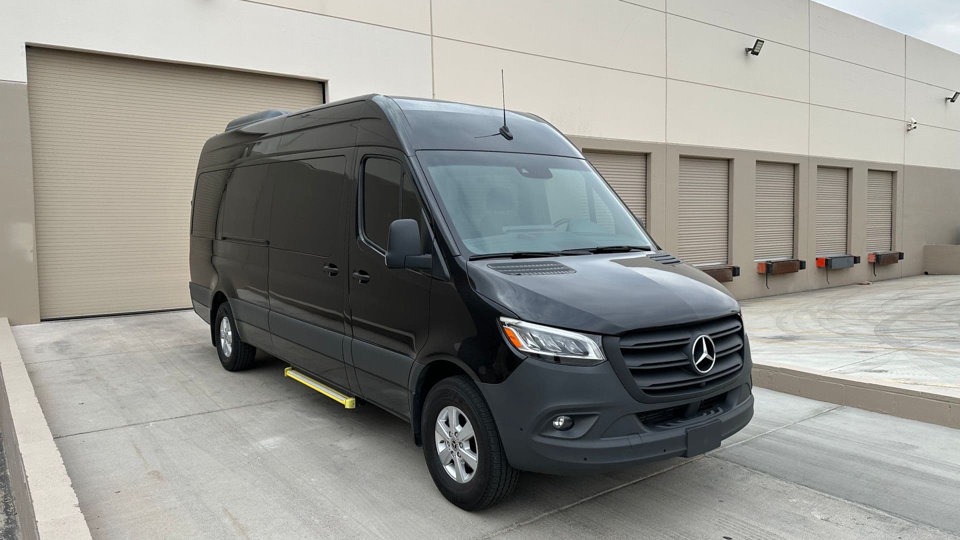 Mercedes Sprinter (15-Pass)