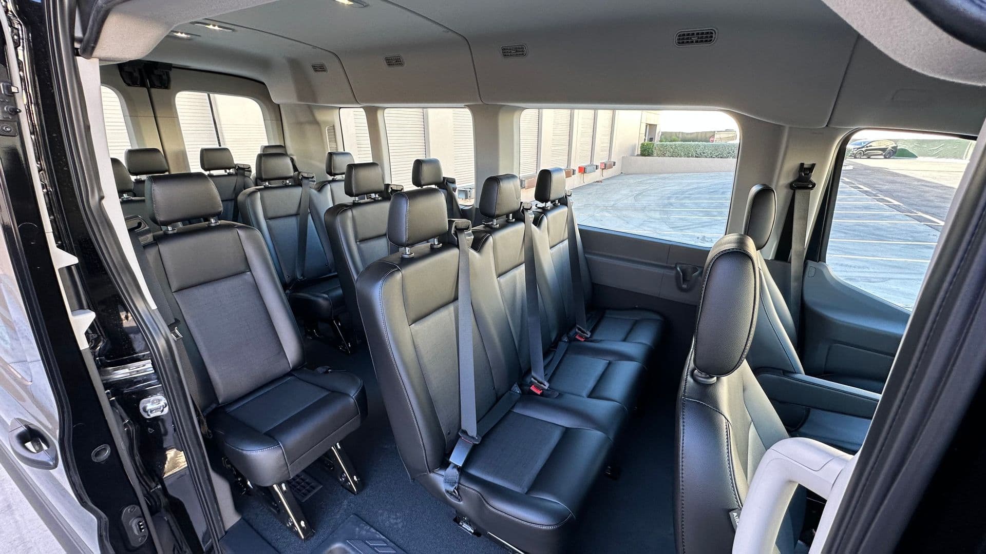 Ford Transit (15-Pass) photo 3