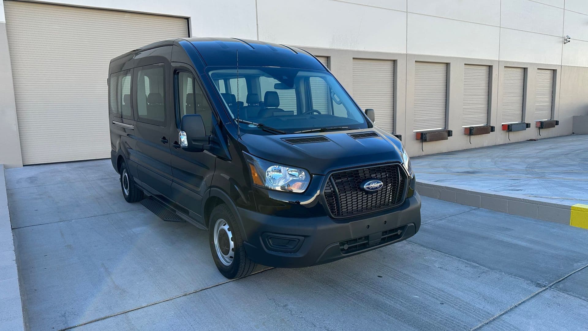Ford Transit (15-Pass)